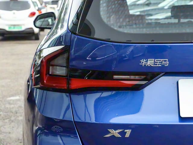 BMW X1 sDrive 20LI — миниатюра 20