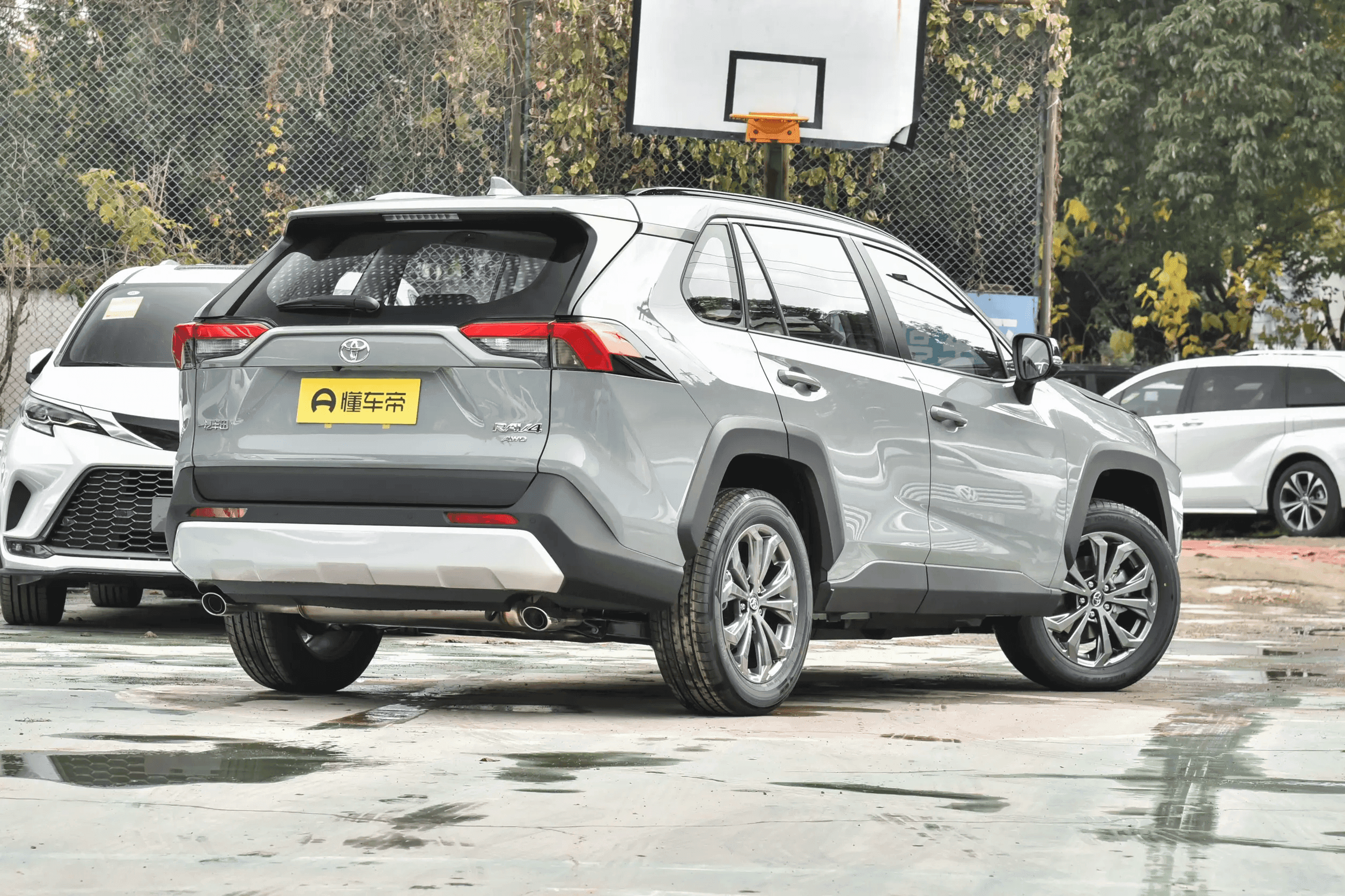 Toyota Rav4 — фото 1