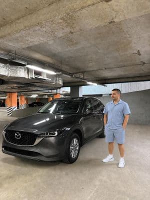 Фотография автомобиля из отзыва Дмитрий П.